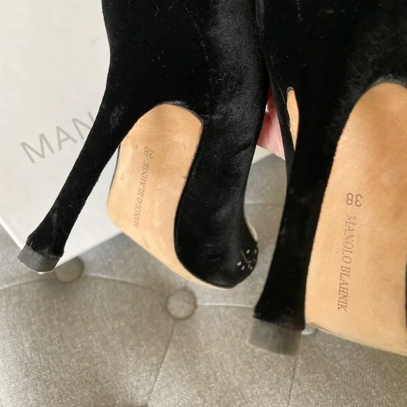 Manolo Blahnik Velvet Heels 👠 Size 38 - Picture 5 of 8